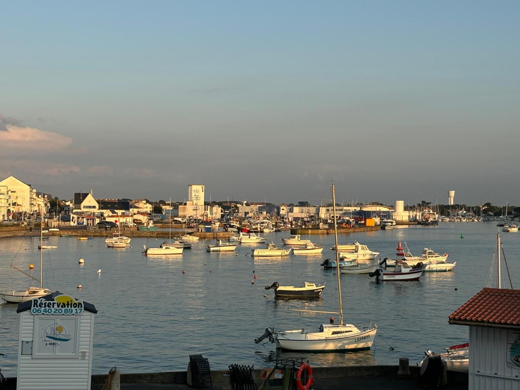 Vue Panoramique Port Et Ocean Saint-Gilles-Croix-de-Vie Exterior foto